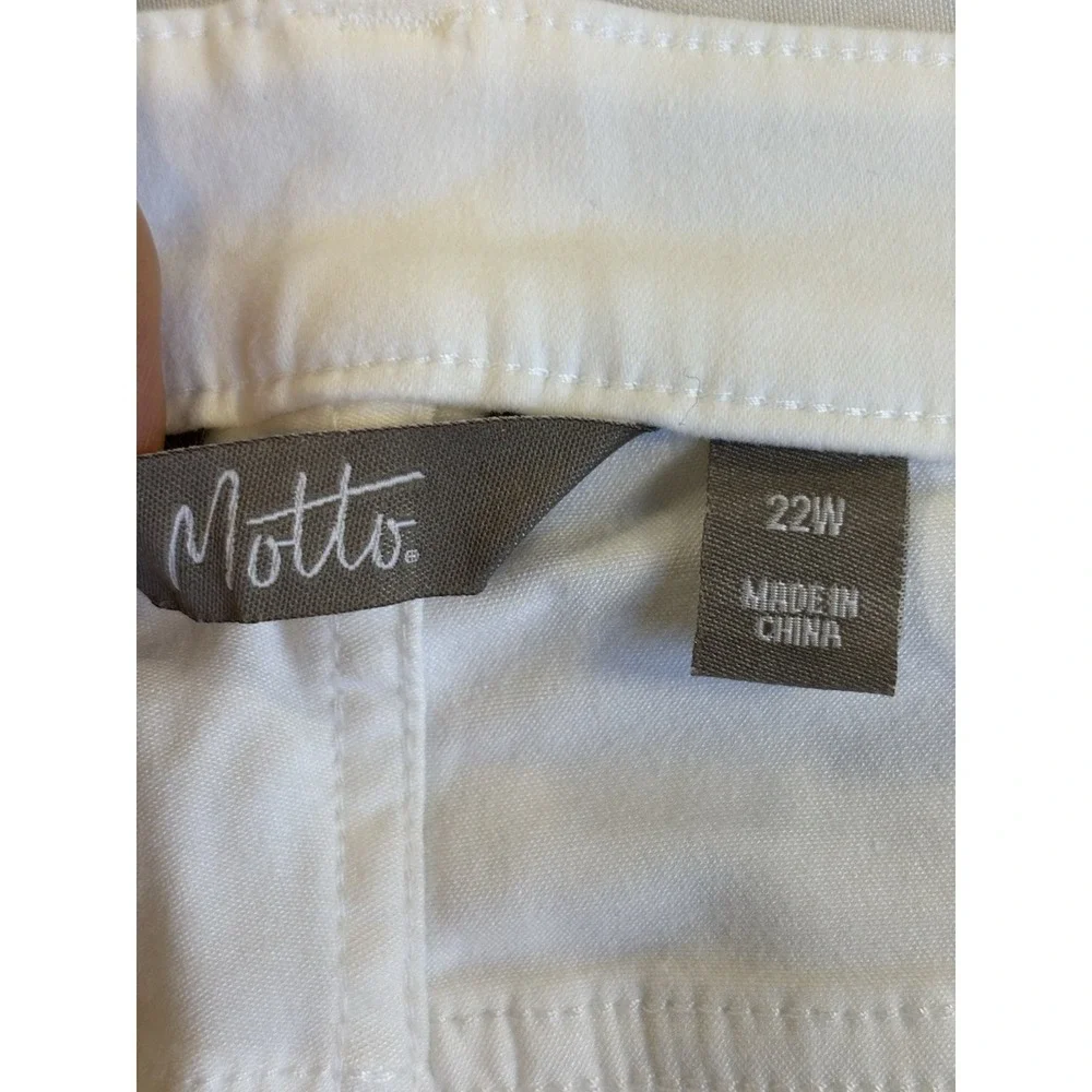 Motto Women's 22W White Soft Cropped Capri Pants Tie Hem Cottagecore Coastal